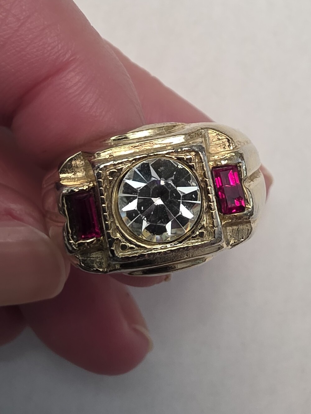 Vintage Light Colored Gold Toned Men's Ring With Clear And Red Stones - Picture 2 of 14